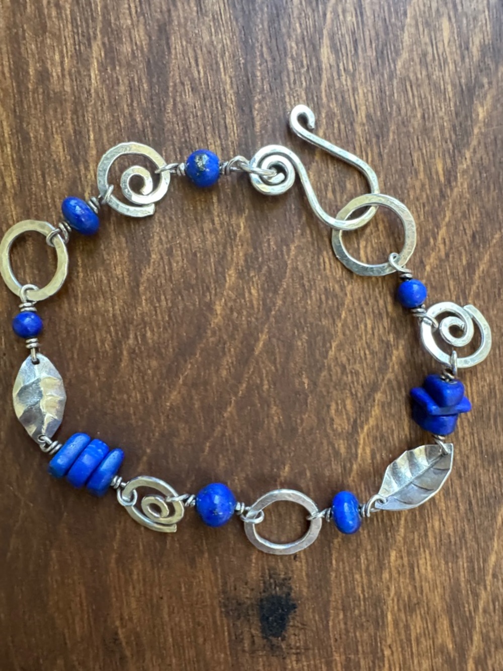 LAPIS LAZULI BRACELET HAMMERED SILVER SPIRALS ARTISAN JEWELRY HOOK CLASP 7” BLUE